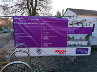 Die Bautafel für den Umbau